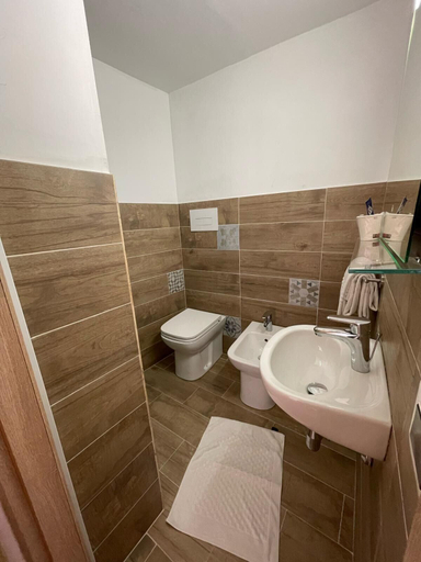 Bathroom 4, Hotel Cortese, Palermo
