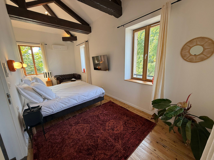 Bedroom 2, Les Chambres d'Hôtes du Château Eclosion, Loire