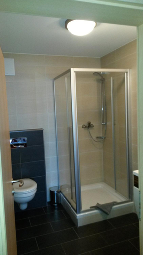Bathroom 3, Pension "Zum Raubritter", Kelheim