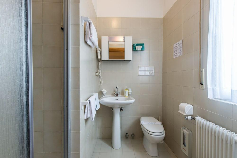 Bathroom 3, Hotel Lucia, Trento