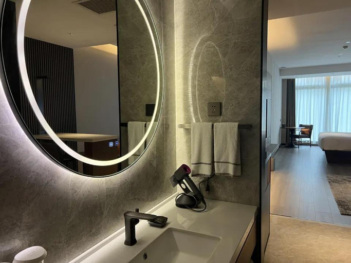 Bathroom 3, UrCove by Hyatt Shenzhen Futian CBD, Shenzhen