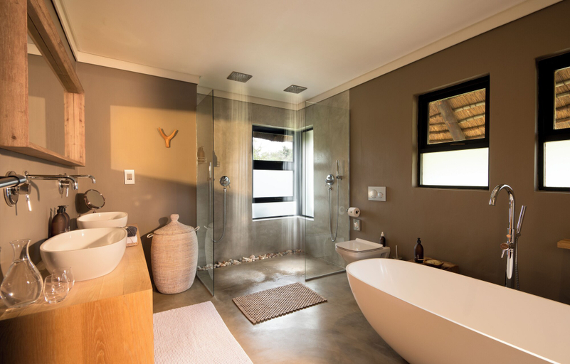 Bathroom 5, Mhondoro Safari Lodge & Villa, Waterberg