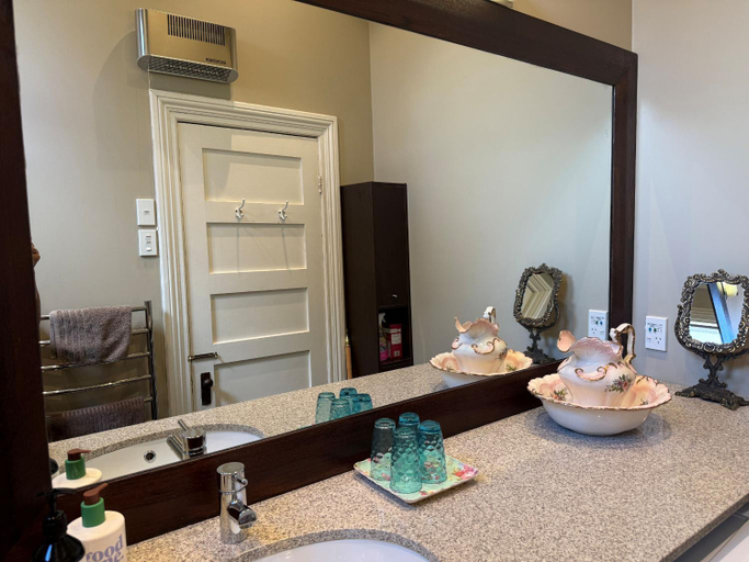 Bathroom 3, Anglesea House Inn, Marlborough