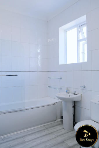 Bathroom 2, Bee Stays - Cooper House, Saint Helens