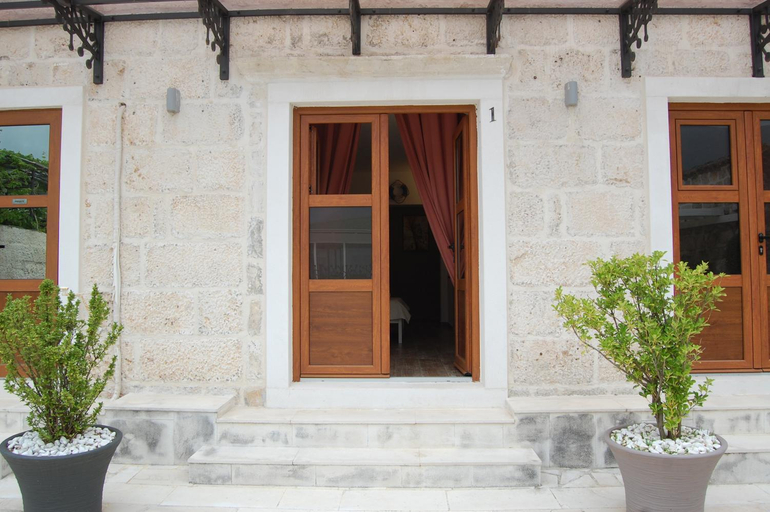 Exterior & Views 1, Hotel Sara