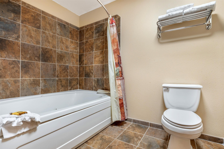 Bathroom 5, Best Western Plus Kelly Inn & Suites, Yellowstone
