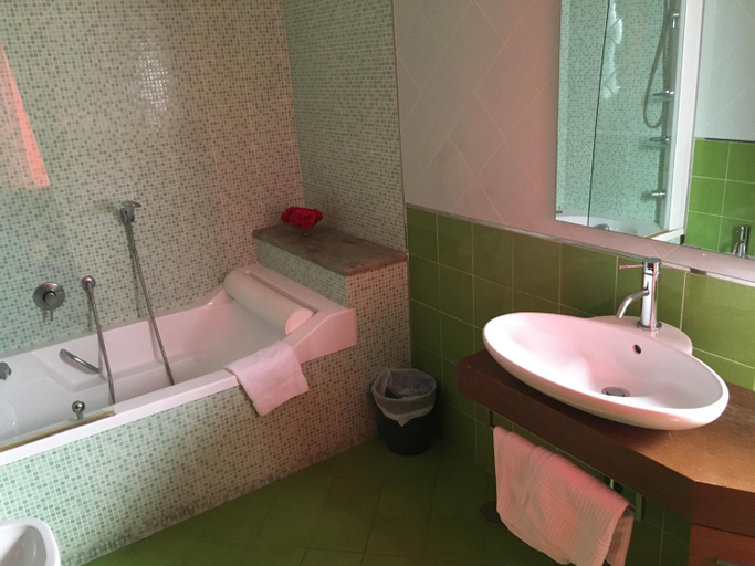 Bathroom 3, Hotel Stefano a Melito, Napoli