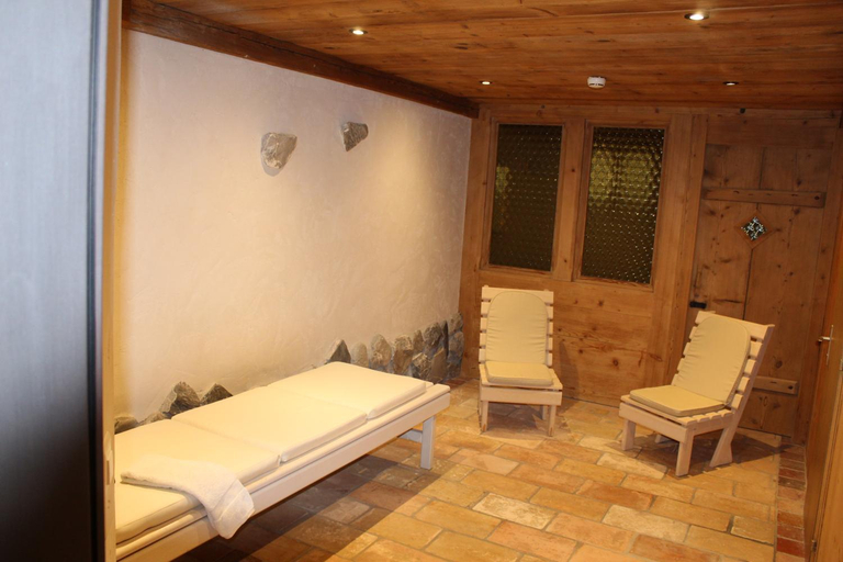 Bedroom 2, Hotel Alphorn, Saanen