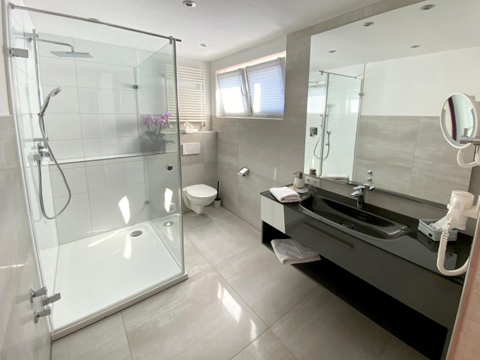 Bathroom 3, Hotel-Restaurant-Kolb, Neu-Ulm