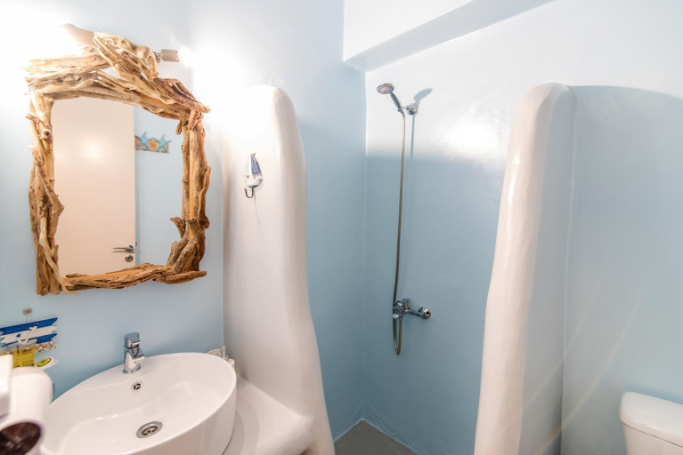 Bathroom 4, Fratelli Family Rooms, South Aegean