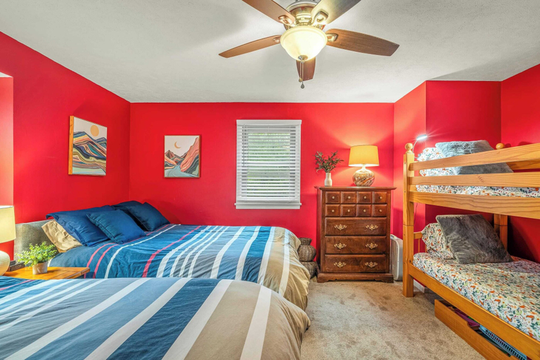 Bedroom 3, Double Diamond Lodge by Avantstay Group Escape w/ Firepit, Patio, Activities, Carbon