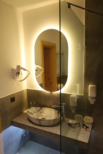Bathroom 4, Qachaquch Forest, Quba