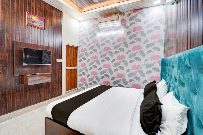 Others 2, Hotel O Divya, Bilaspur