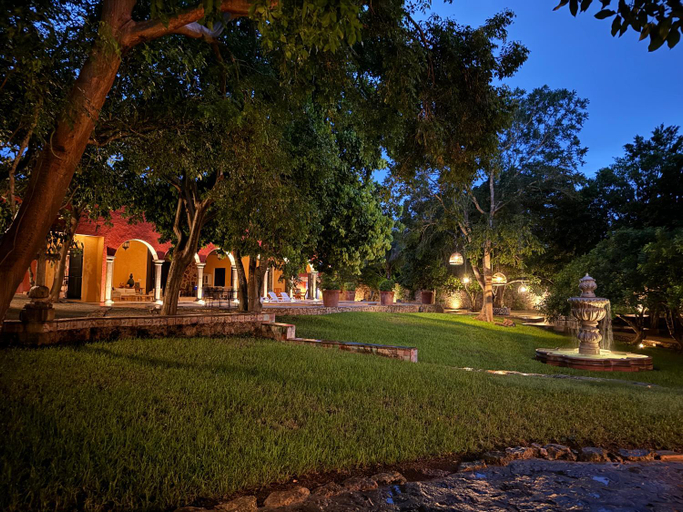 Others 4, Otoch Ixchel, Izamal