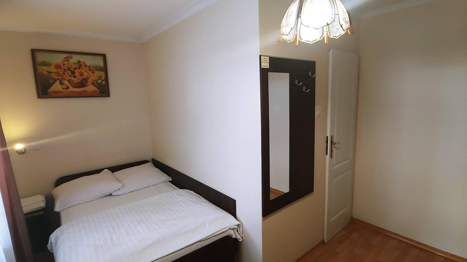 Others 3, Hotel E7, Radom