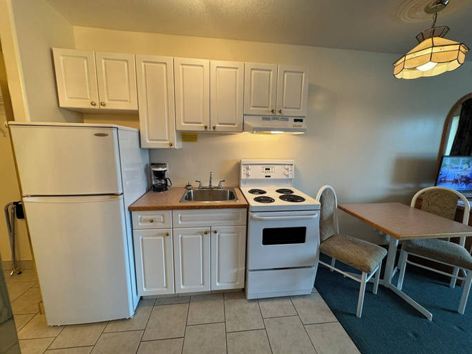 Others 5, Western Budget Motel Whitecourt 3, Division No. 13