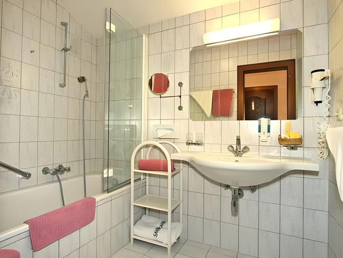Bathroom 3, Hotel Margit, Schwaz