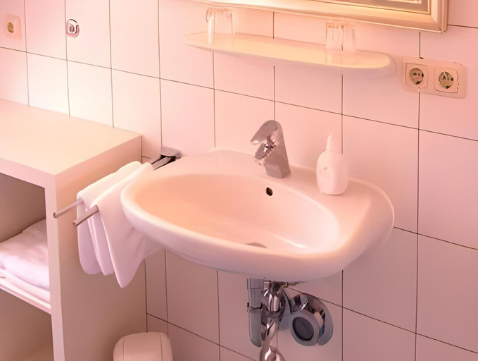 Bathroom 3, Landhotel Hirsch, Kempten (Allgäu)