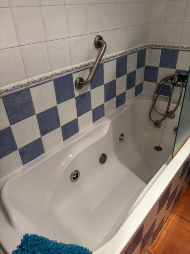 Bathroom 5, Hotel Baviera, Jaén