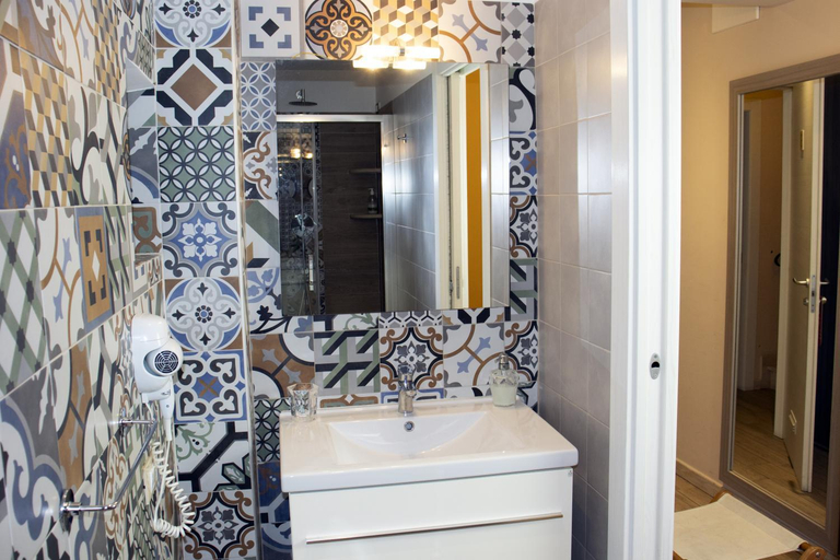 Bathroom 5, ALBERGO LOCANDA DIANA, Genova