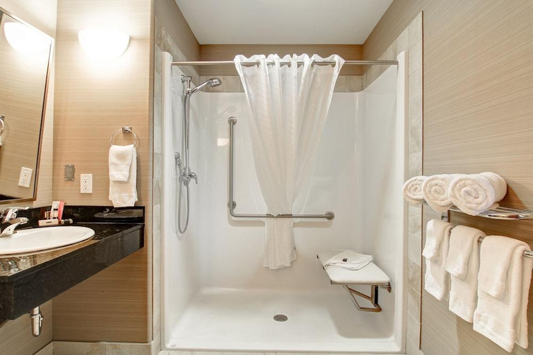 Bathroom 4, Canalta Hotel Esterhazy, Division No. 5