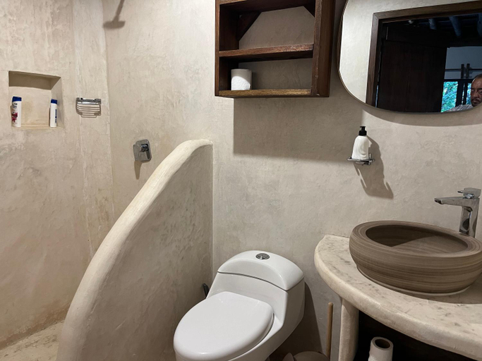 Bathroom 3, Xanthus Hotel, Othón P. Blanco