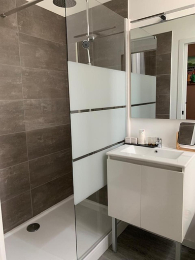 Bathroom, Hotel Restaurant de l'Union, Charente-Maritime