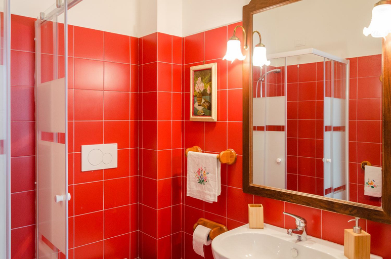 Bathroom 2, Casino de Matthaeis, L'Aquila