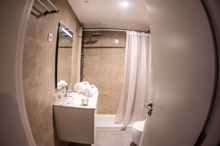 Bathroom 4, Dos Cavaleiros, Torres Novas