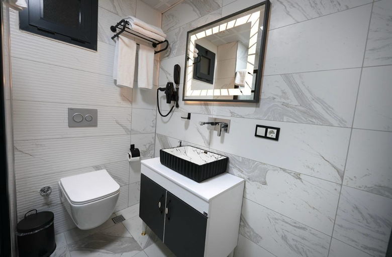 Bathroom 5, Milena Otel, Midyat