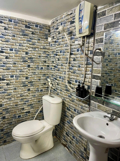 Bathroom, Hoa Mai hotel, District 10
