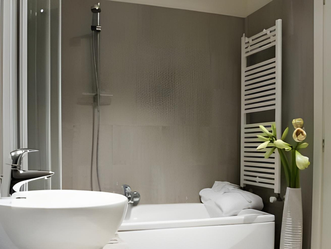 Bathroom 4, Hotel Cube, Ravenna
