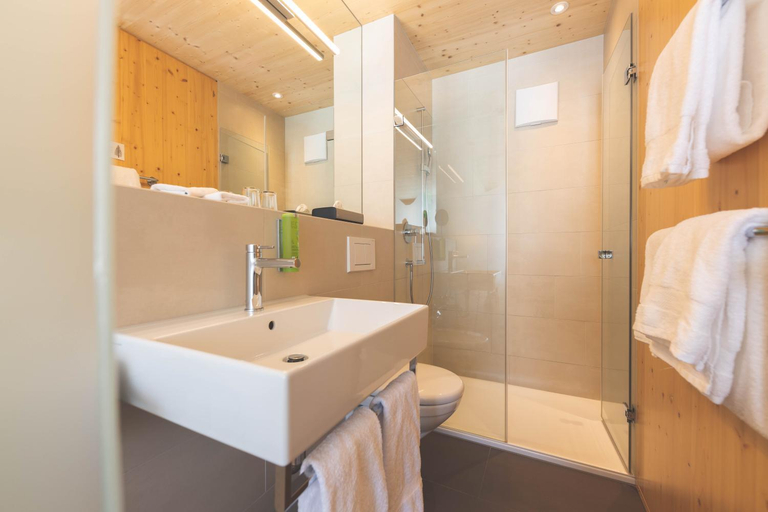 Bathroom, Bever Lodge, Maloja