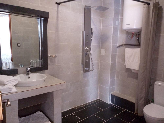 Bathroom 3, Menabe'l, Vakinankaratra