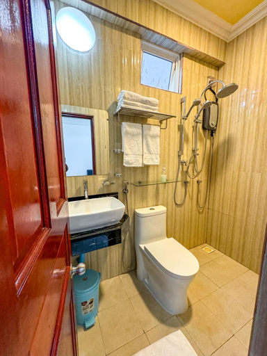 Bathroom 5, Sevinex Inn, North Ari Atoll