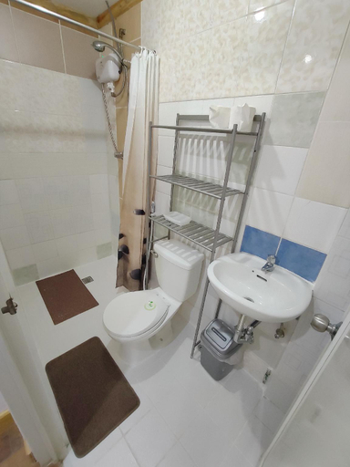 Bathroom 2, Log Homes Inspired Unit w/ Wi-Fi and Cable, Baguio City