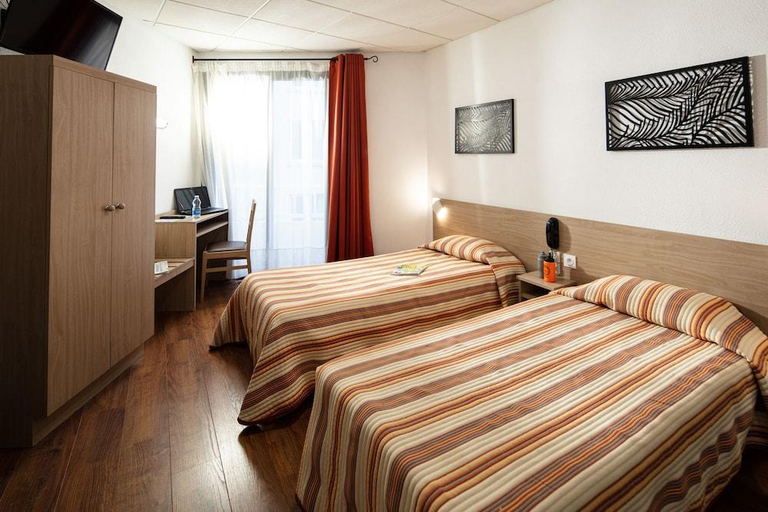Bedroom 3, Hotel Helianthe, Hautes-Pyrénées