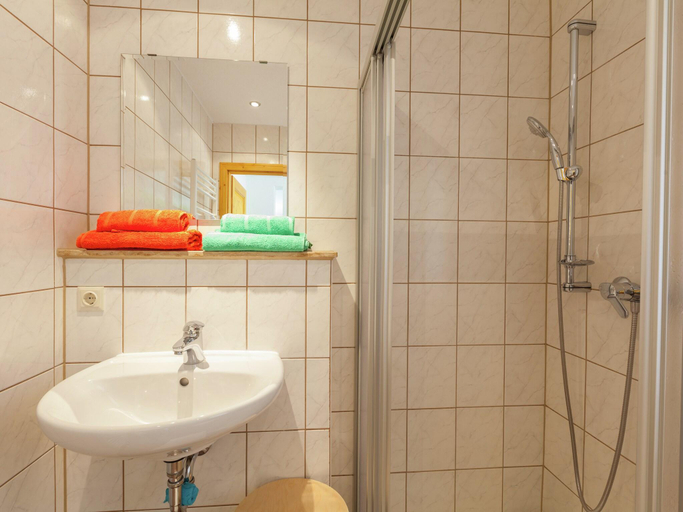 Bathroom 3, Gemutliches Ferienhaus in Sebnitz, Sächsische Schweiz-Osterzgebirge