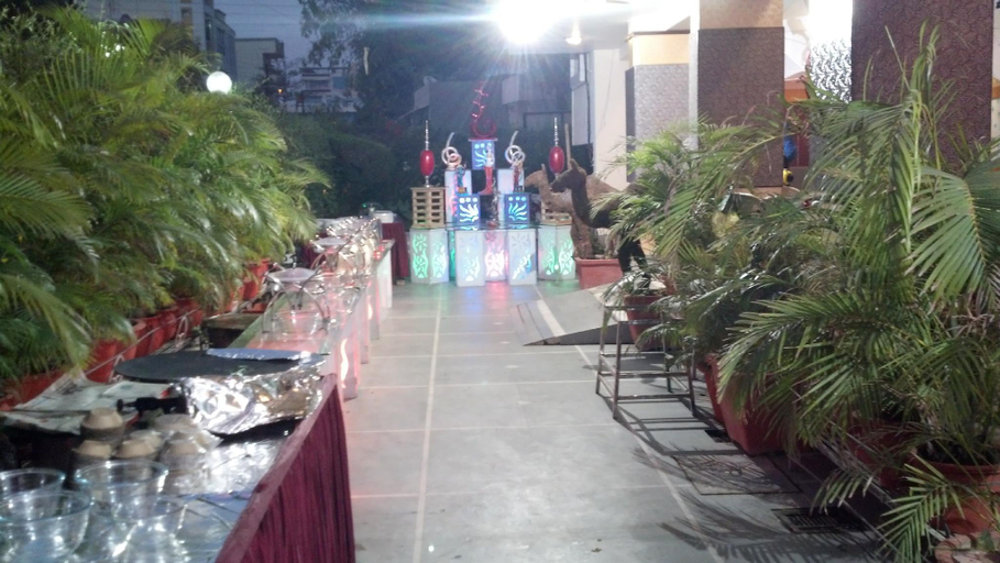 Others 5, Hotel Gayatri Inn, Nagpur
