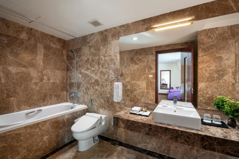 Bathroom 4, Nesta Hotel Hanoi, Hai Bà Trưng