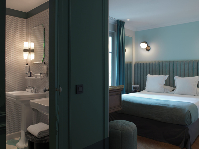 Bedroom 2, Hotel Bachaumont, Paris