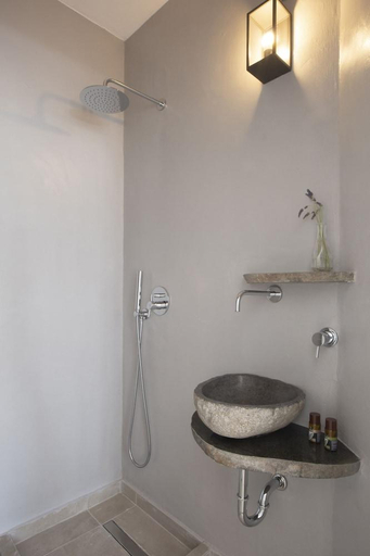 Bathroom 4, Kouros Village, South Aegean