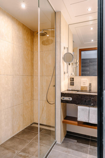 Bathroom 4, Reichshof Hotel Hamburg, Hamburg