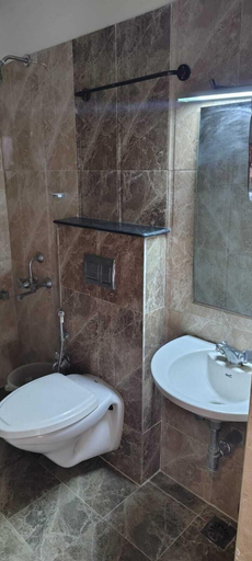 Bathroom 5, De Castle Inn, Thiruvallur