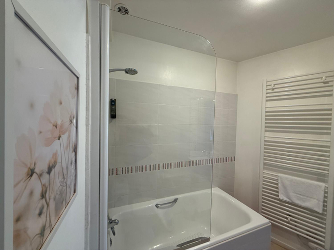 Bathroom, Le Victor Hugo - Hotel et Restaurant - Logis Hotels, Lot