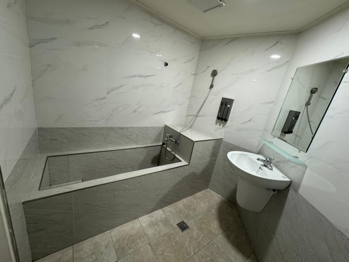 Bathroom 5, Left Bank Hotel, Hsinchu City