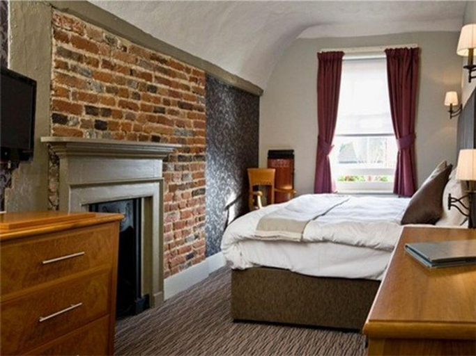 Bedroom 2, The Dog & Bear Hotel, Kent