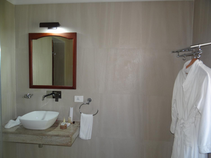 Bathroom 4, Amritara The Poovath Beachfront Heritage, Ernakulam