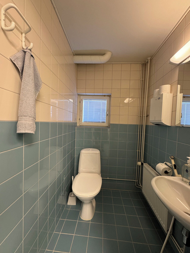 Bathroom 4, Kotimaailma - Hostel Kokkola, Central Ostrobothnia