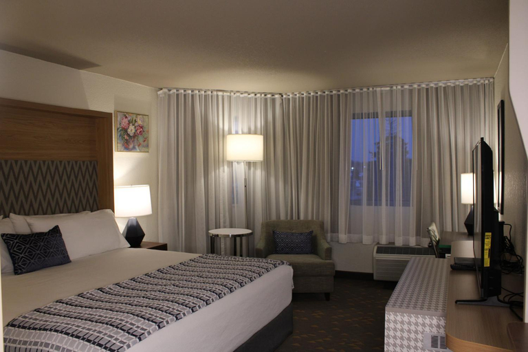 Bedroom 2, Wyndham Flint MI/Grand Blanc/Bishop Airport/Conference Ct, Genesee
